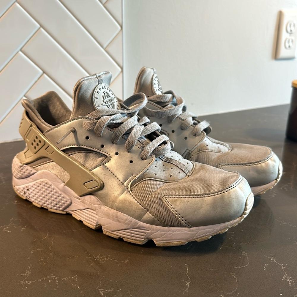 Nike Men’s Air Huarache Shoe Size 11
